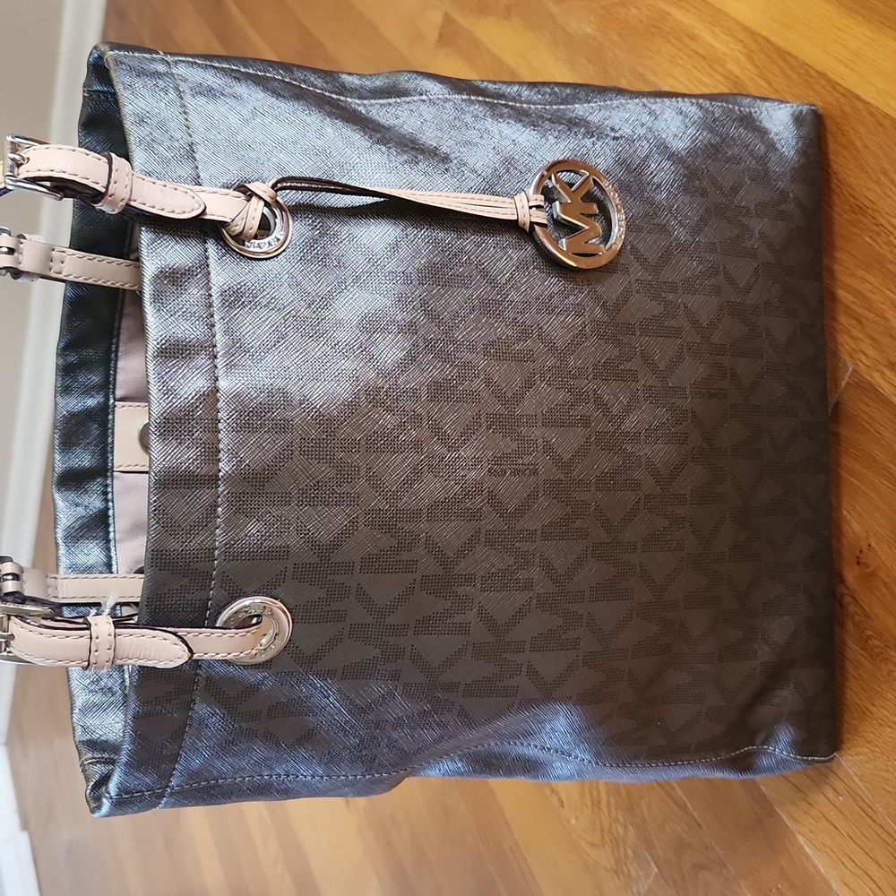 Michael Kors Jet Set Tote